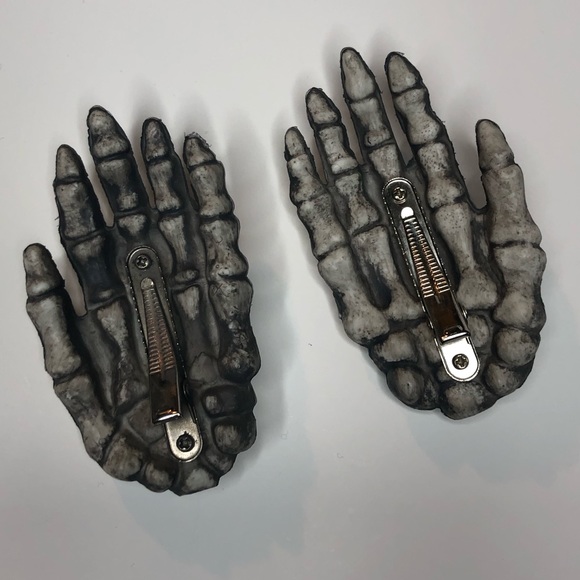 Hair accessory plastic skull hand clips - Picture 4 of 13